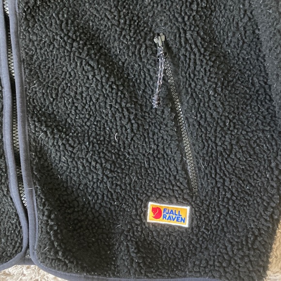 Fjallraven Black Fleece Zip-Up Jacket - Picture 2 of 9